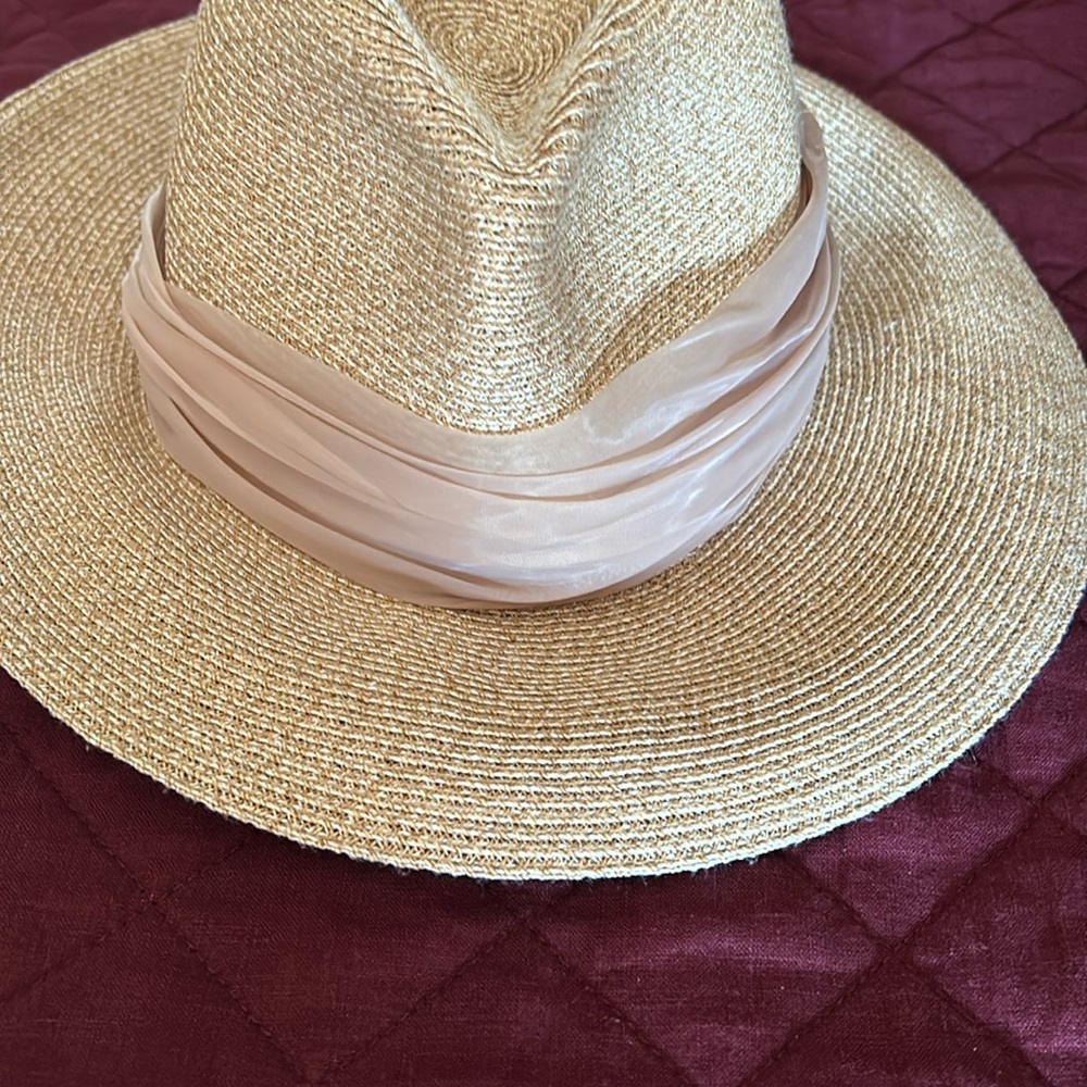 Eugenia Kim like new straw hat adjustable for head size - Picture 4 of 13